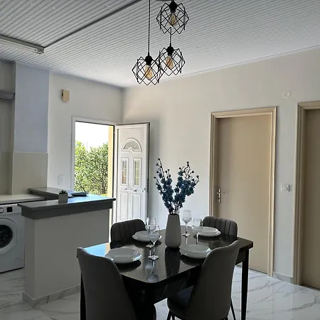 Northern Pearl Karousádes